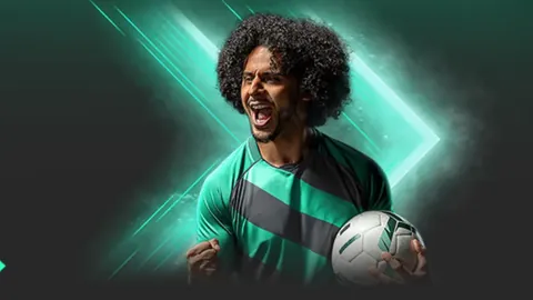 曼联足总杯16强险胜，马圭尔补时绝杀逆转晋级